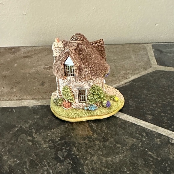 Lilliput Lane Dovecote Cottage L2830 - Picture 5 of 7